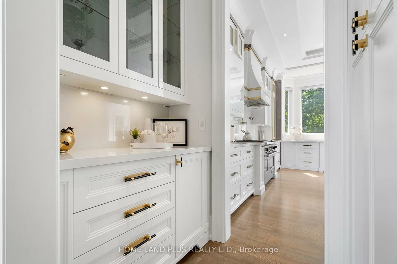 77, Citation, Bayview Village, Toronto