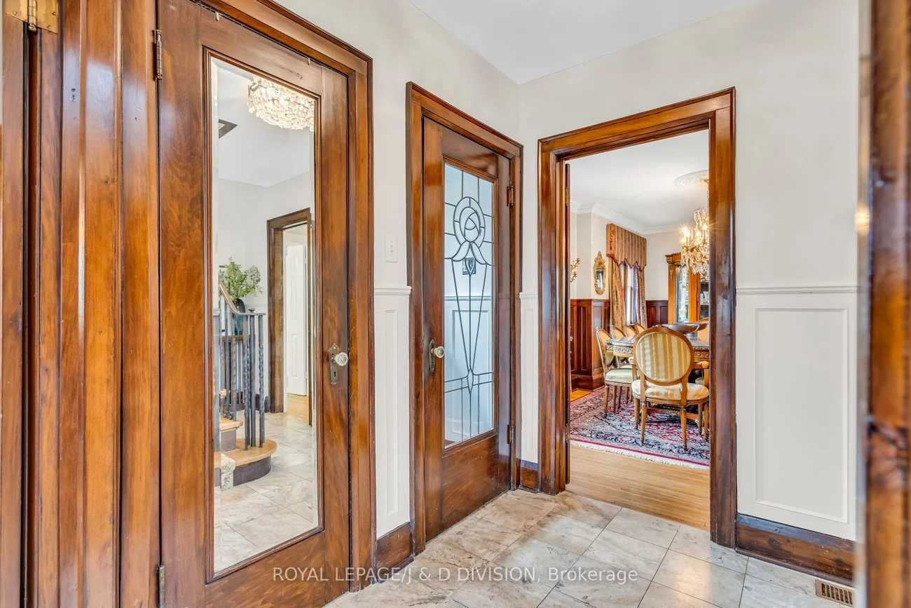 77, College View, Forest Hill South, Toronto