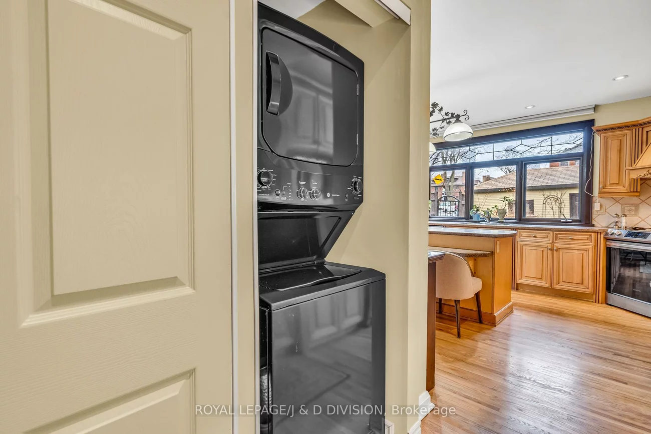 77, College View, Forest Hill South, Toronto