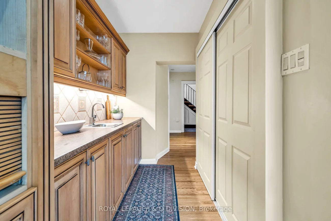 77, College View, Forest Hill South, Toronto