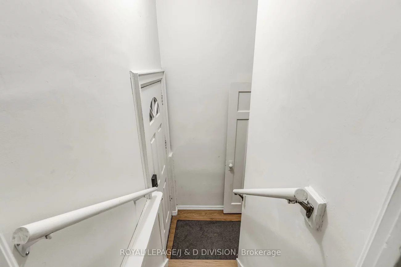 77, College View, Forest Hill South, Toronto