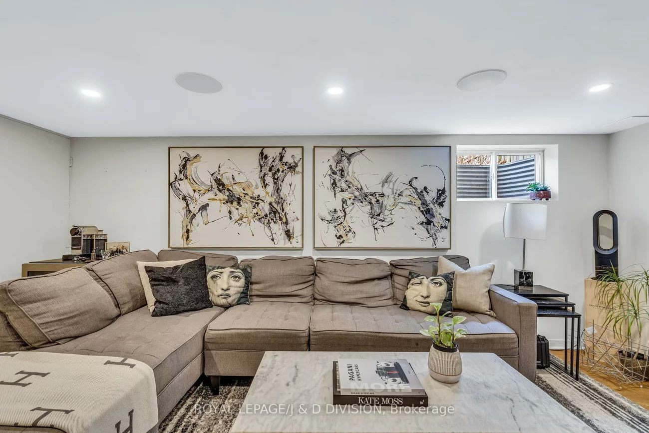 77, College View, Forest Hill South, Toronto