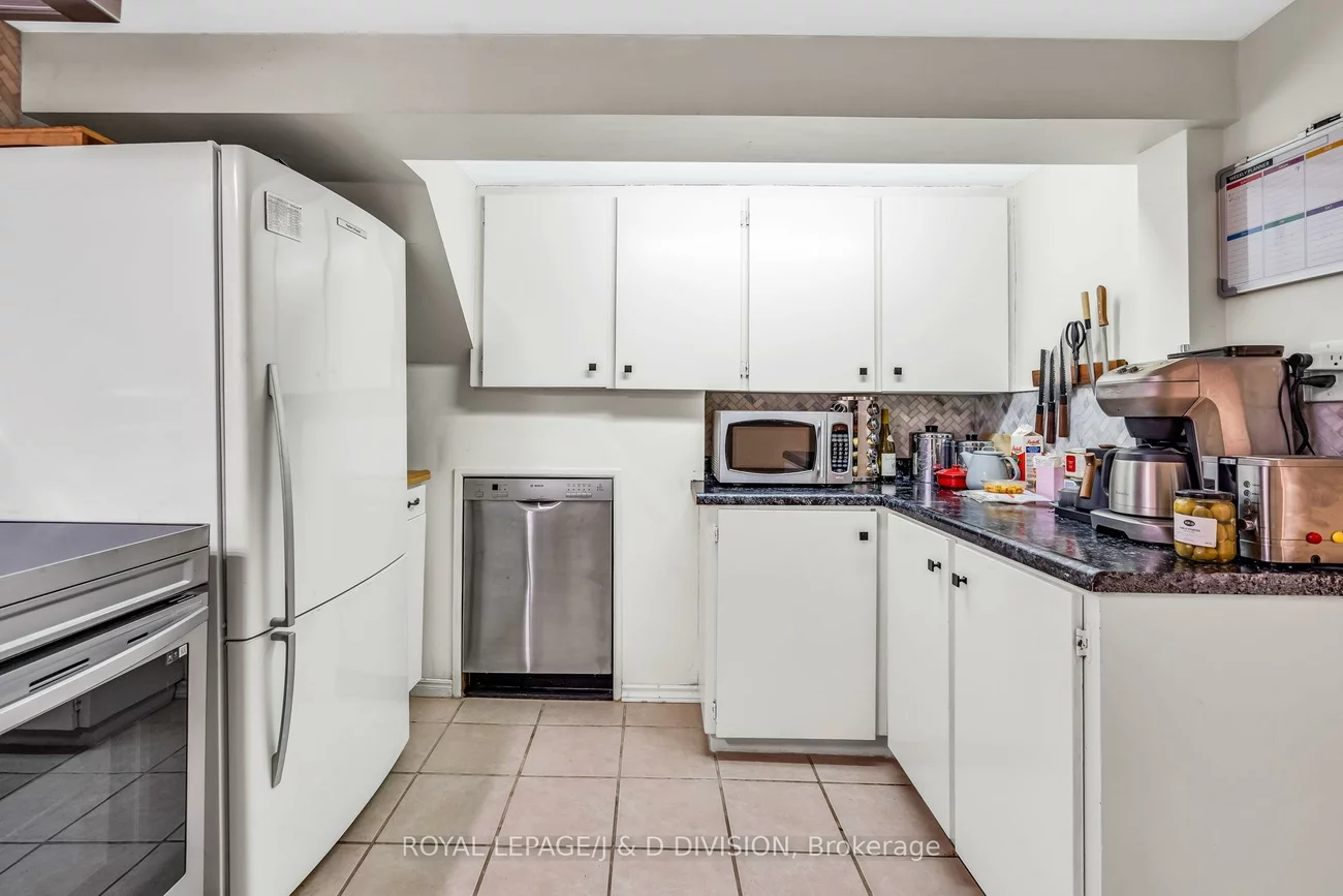 77, College View, Forest Hill South, Toronto