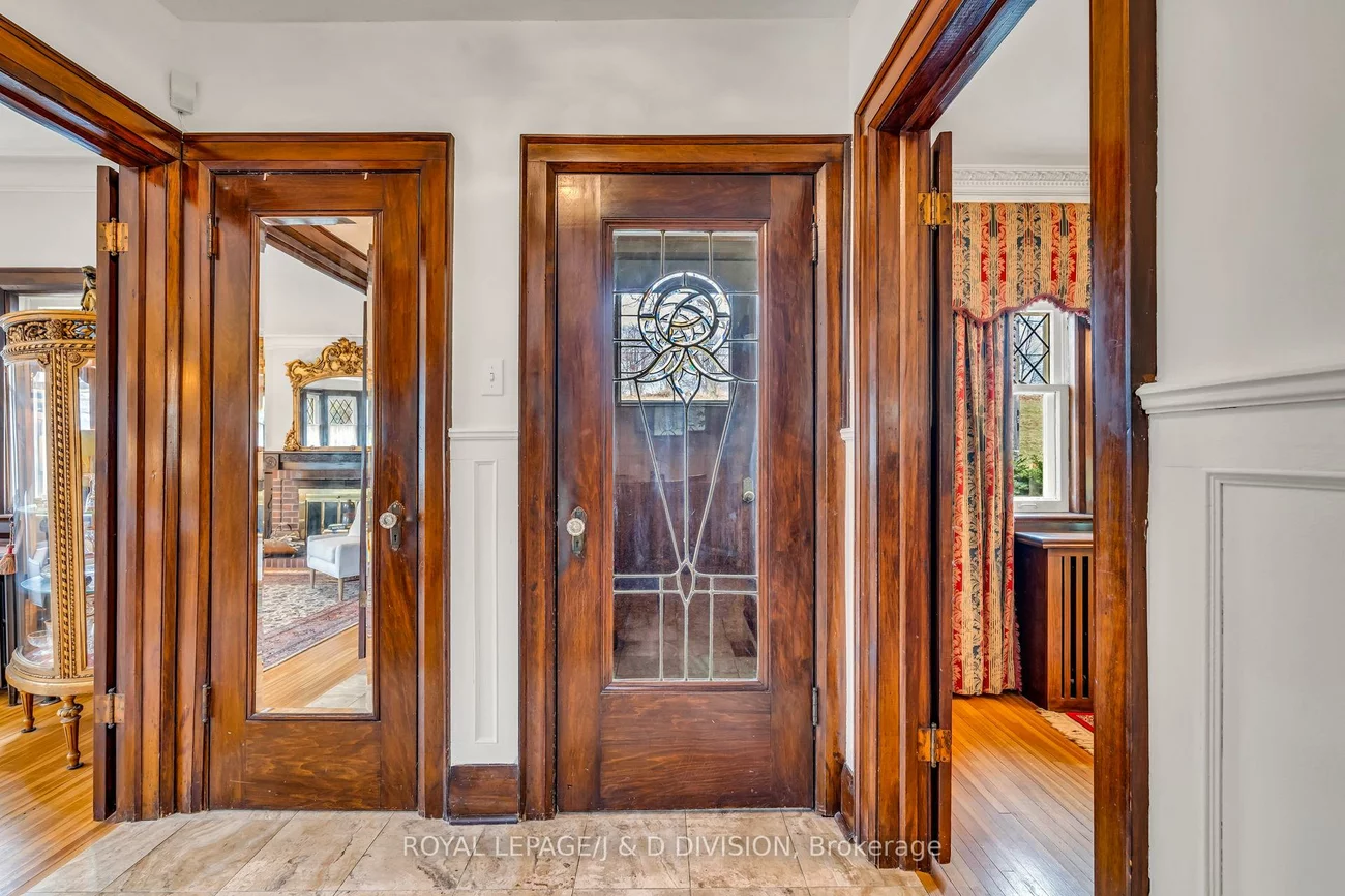 77, College View, Forest Hill South, Toronto