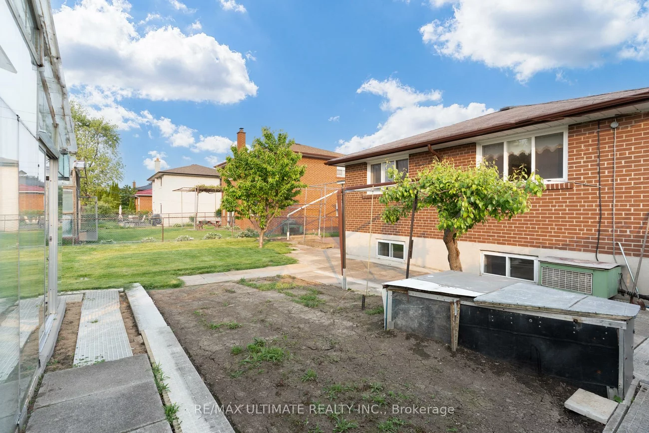 70, Bickerton, Pleasant View, Toronto