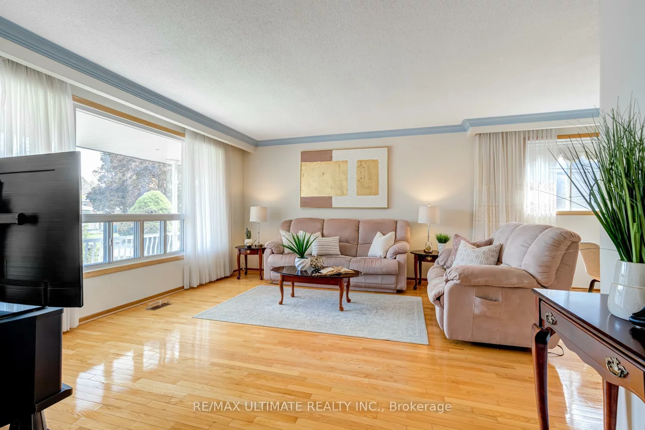 70, Bickerton, Pleasant View, Toronto