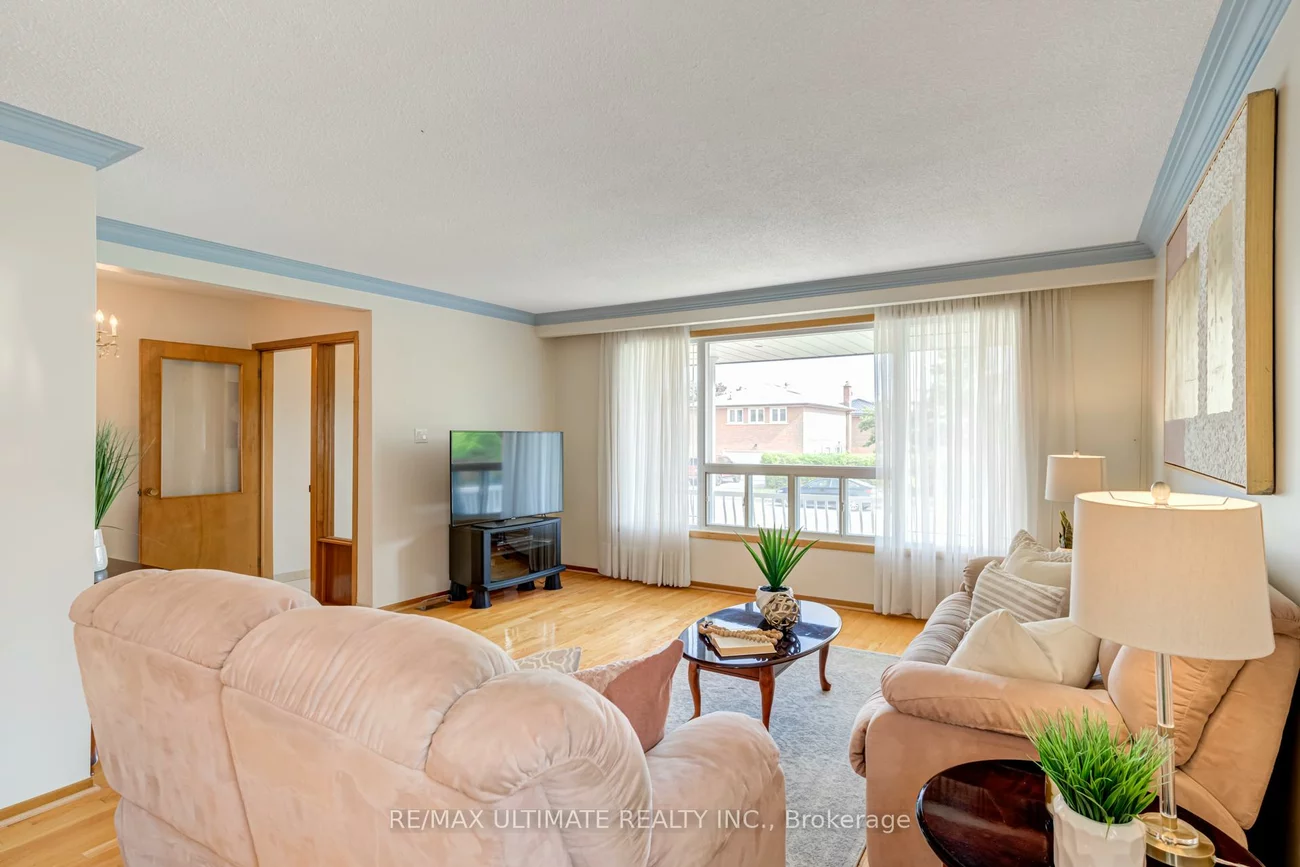 70, Bickerton, Pleasant View, Toronto