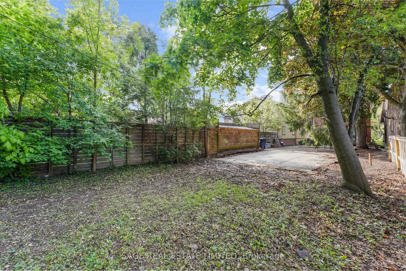 42, Sherwood, Mount Pleasant East, Toronto