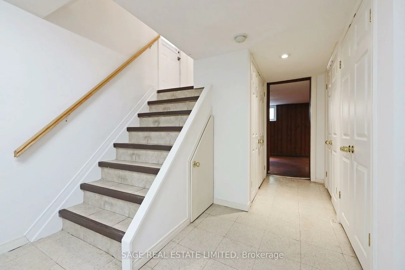 61, Banff, Mount Pleasant East, Toronto