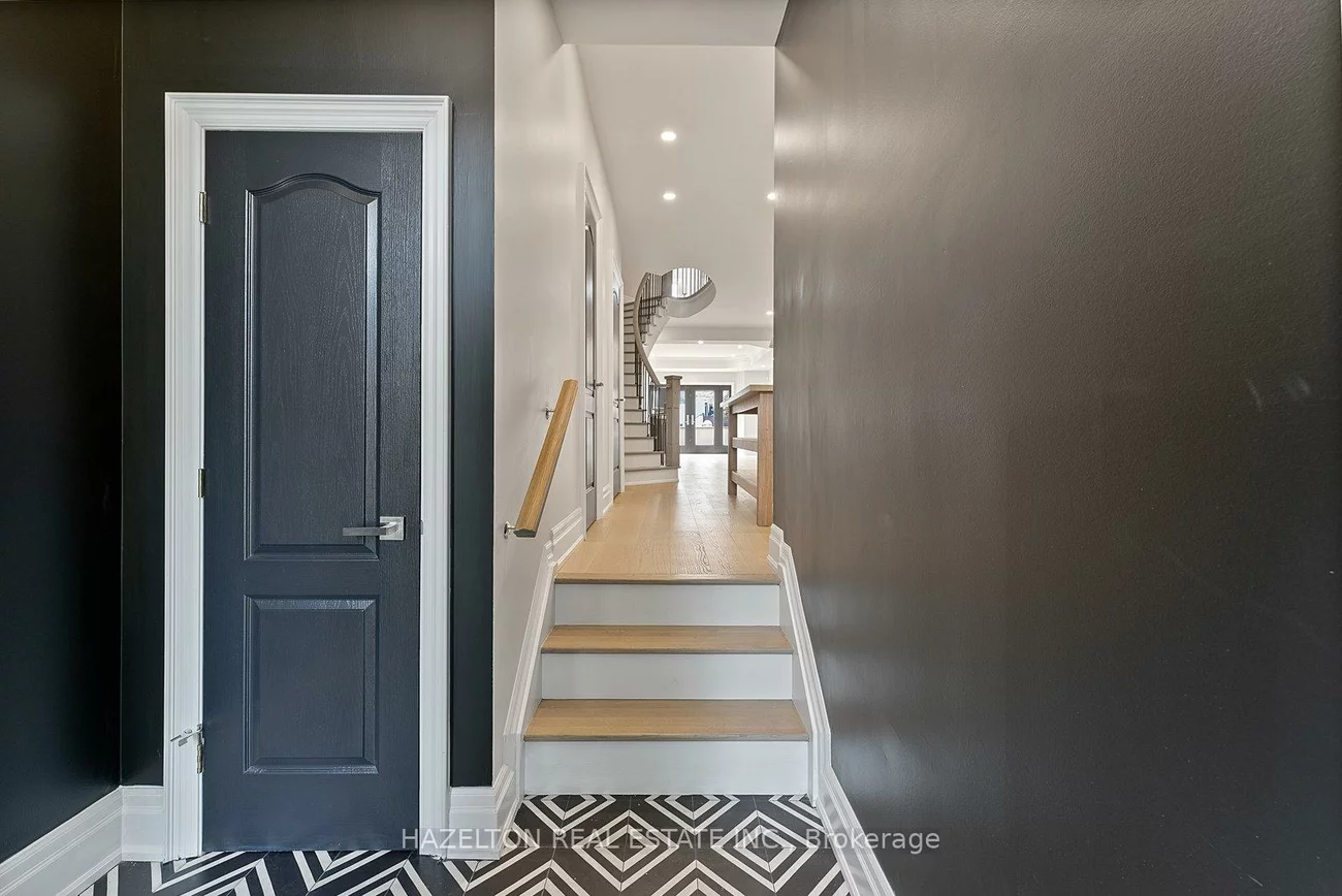 258, Spadina, Casa Loma, Toronto