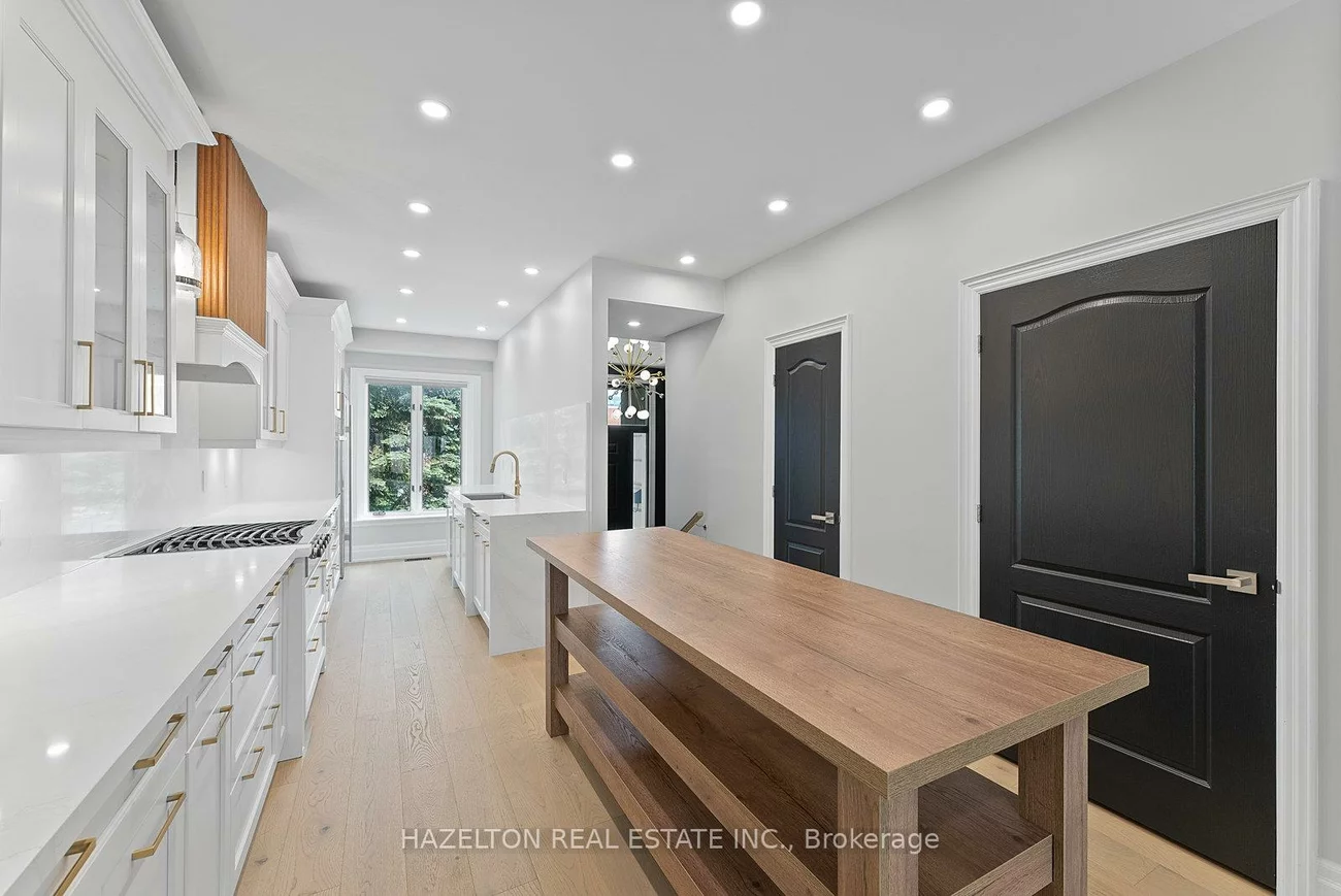 258, Spadina, Casa Loma, Toronto