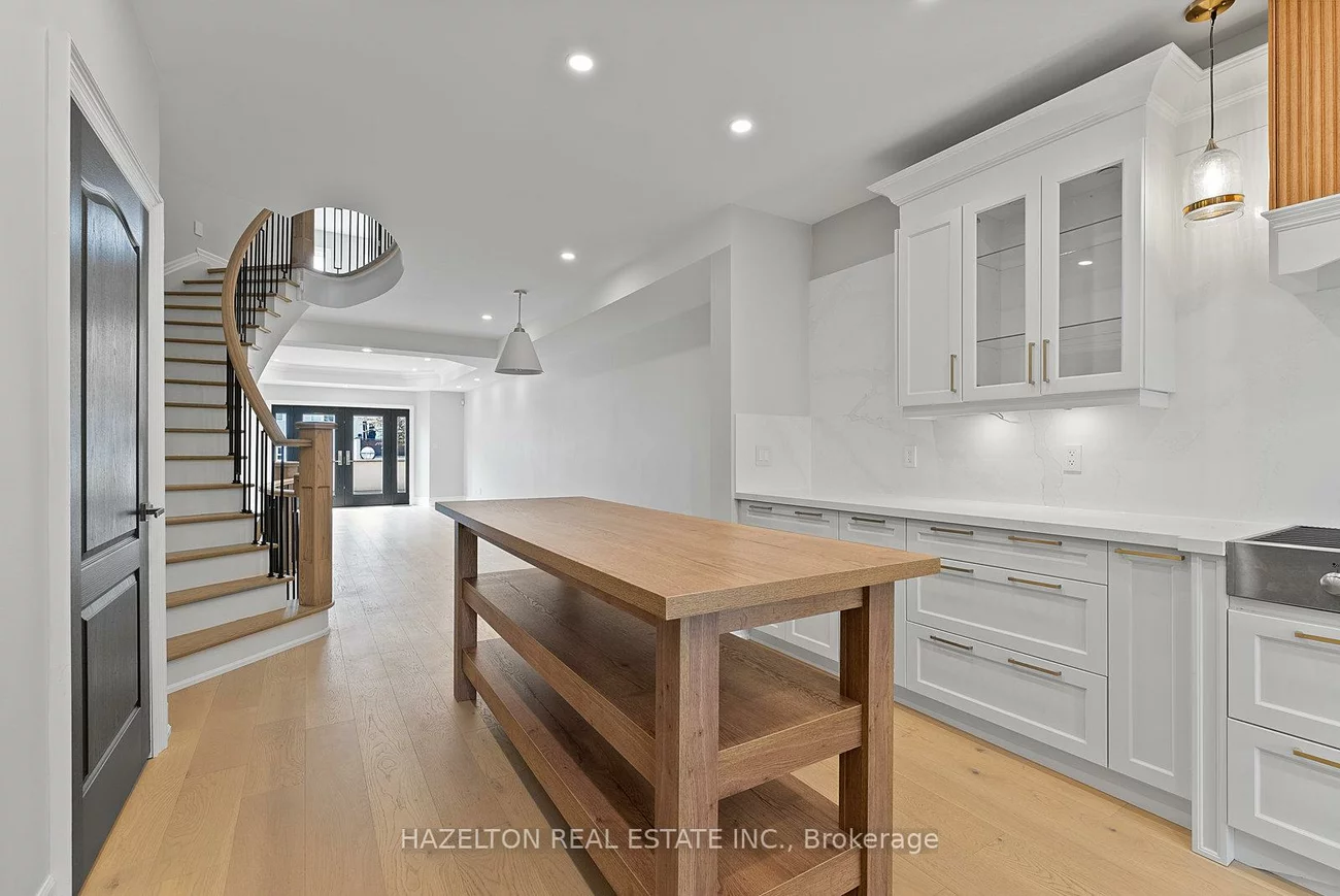 258, Spadina, Casa Loma, Toronto