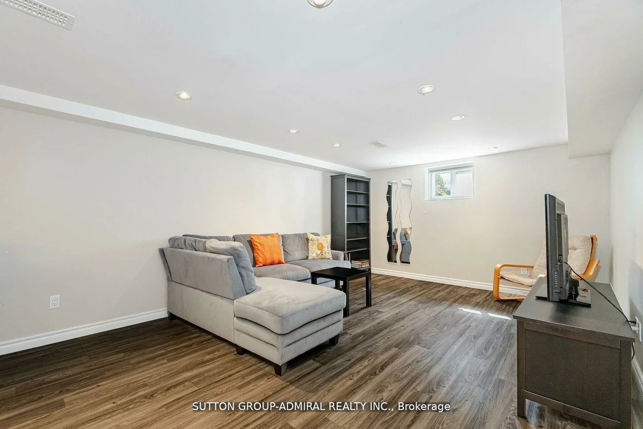 23, Vinci, Clanton Park, Toronto