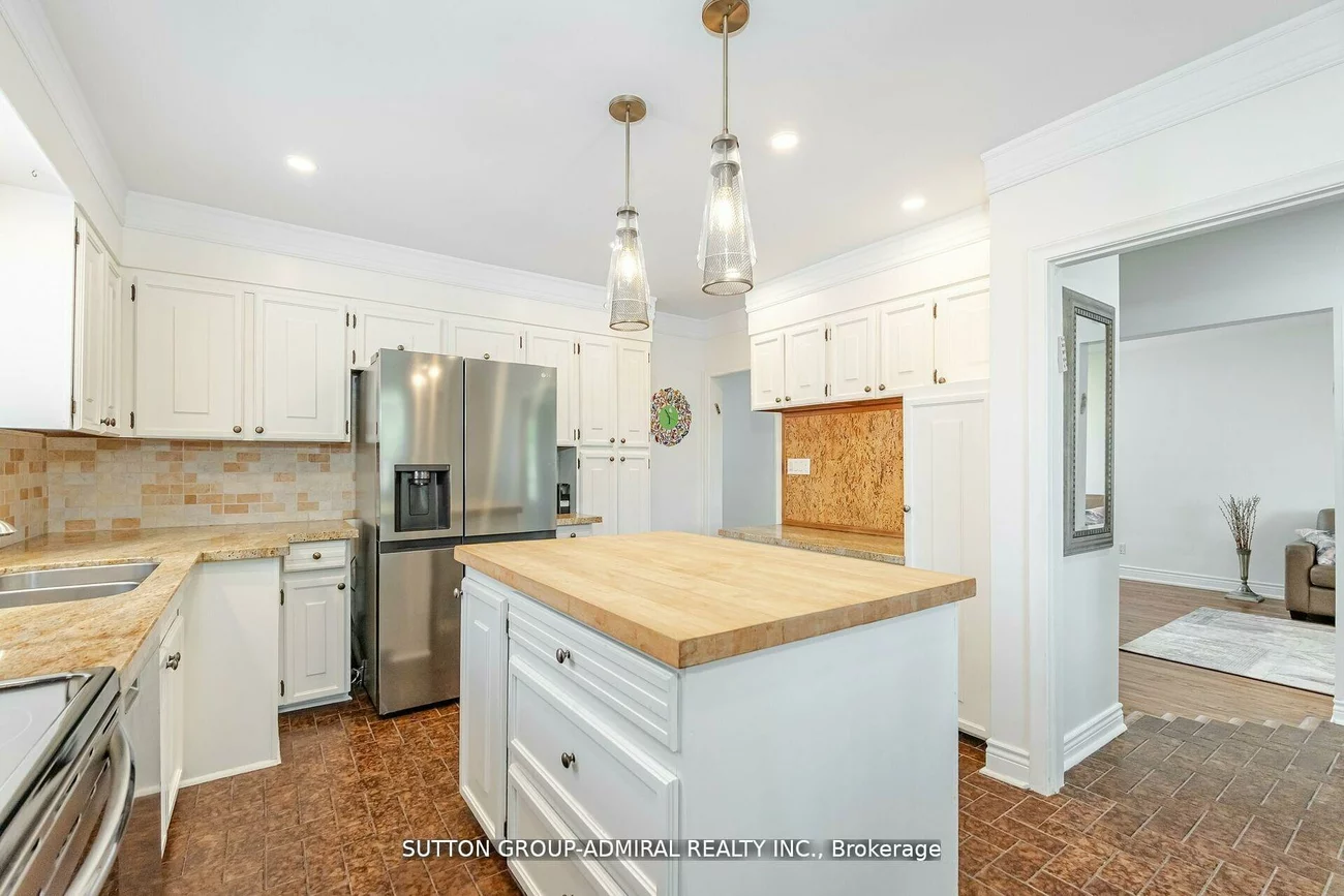 23, Vinci, Clanton Park, Toronto