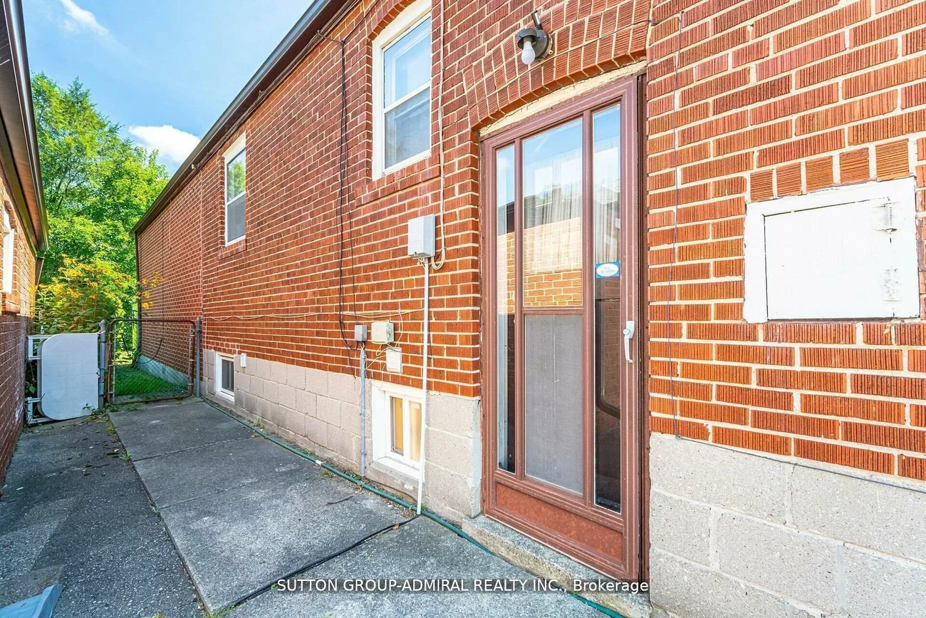 23, Vinci, Clanton Park, Toronto