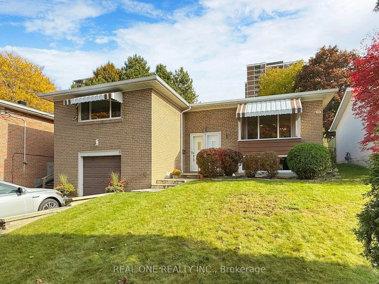 9, Lescon, Don Valley Village, Toronto