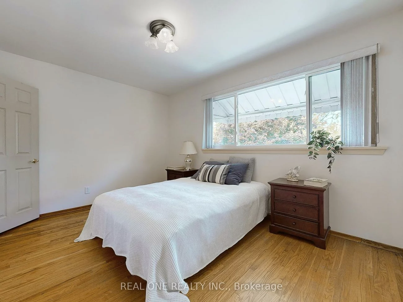 9, Lescon, Don Valley Village, Toronto