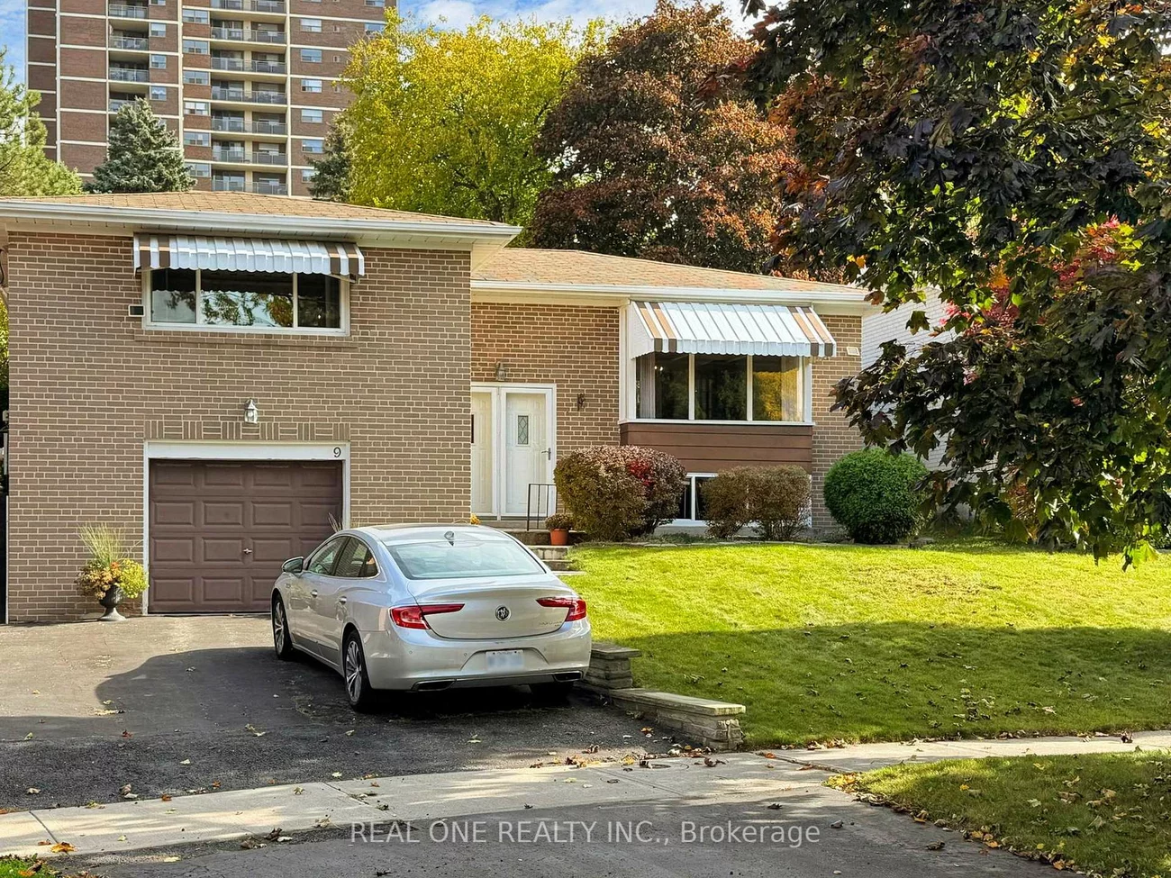 9, Lescon, Don Valley Village, Toronto
