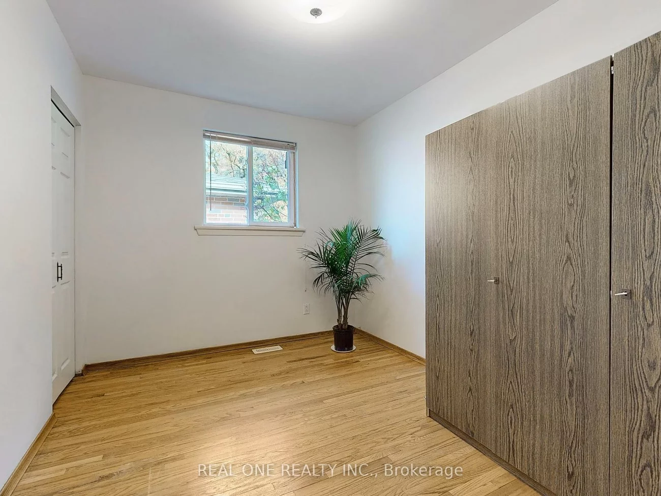 9, Lescon, Don Valley Village, Toronto