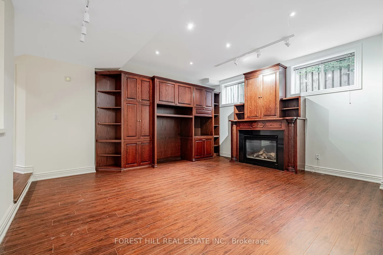 92, Munro, St. Andrew-Windfields, Toronto