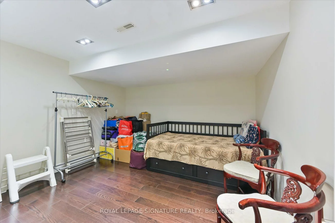 242, Olive, Willowdale East, Toronto