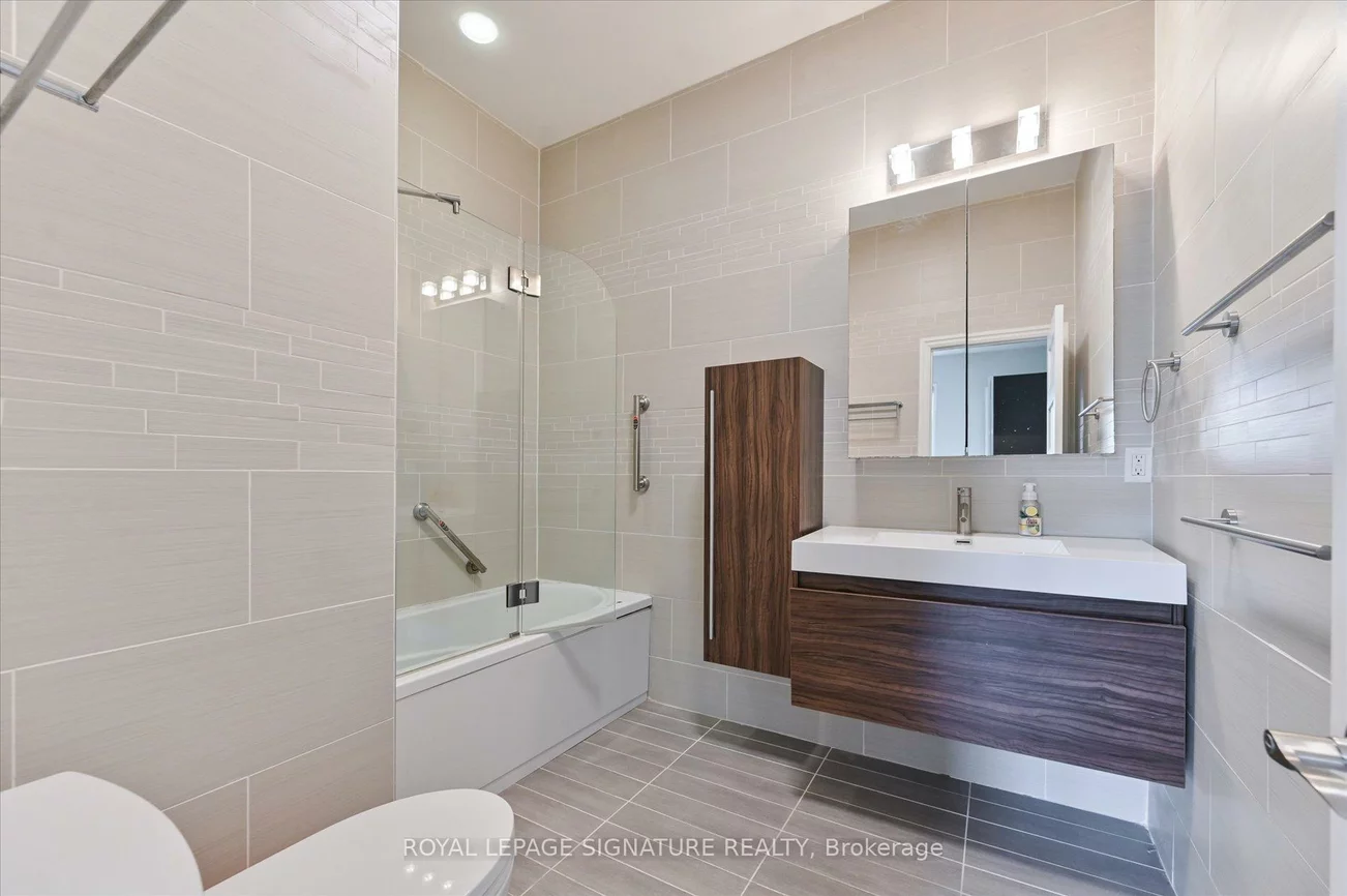 242, Olive, Willowdale East, Toronto
