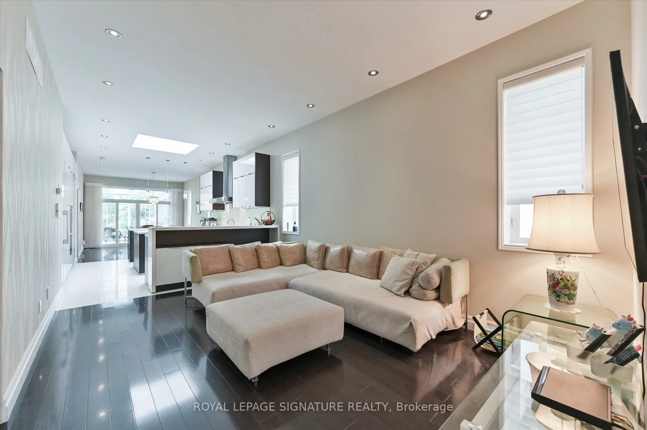 242, Olive, Willowdale East, Toronto