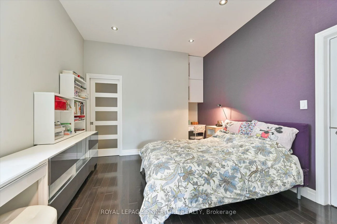 242, Olive, Willowdale East, Toronto