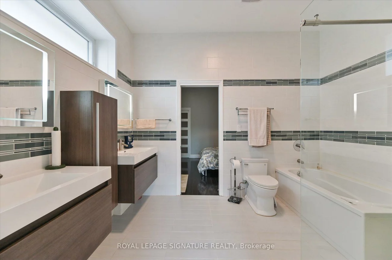 242, Olive, Willowdale East, Toronto