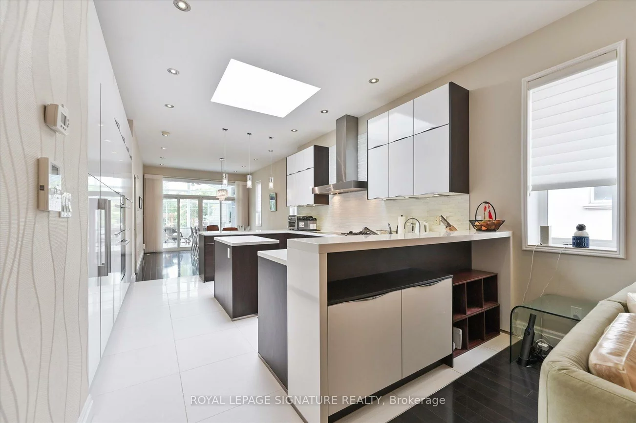 242, Olive, Willowdale East, Toronto