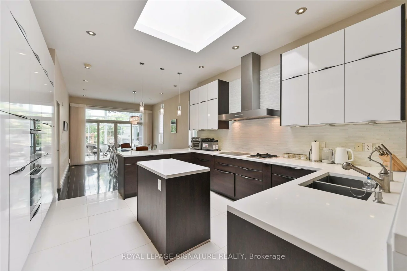 242, Olive, Willowdale East, Toronto