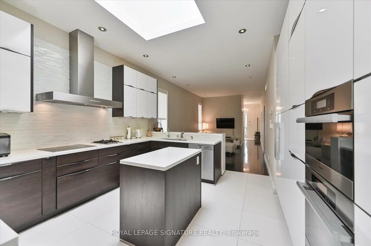 242, Olive, Willowdale East, Toronto