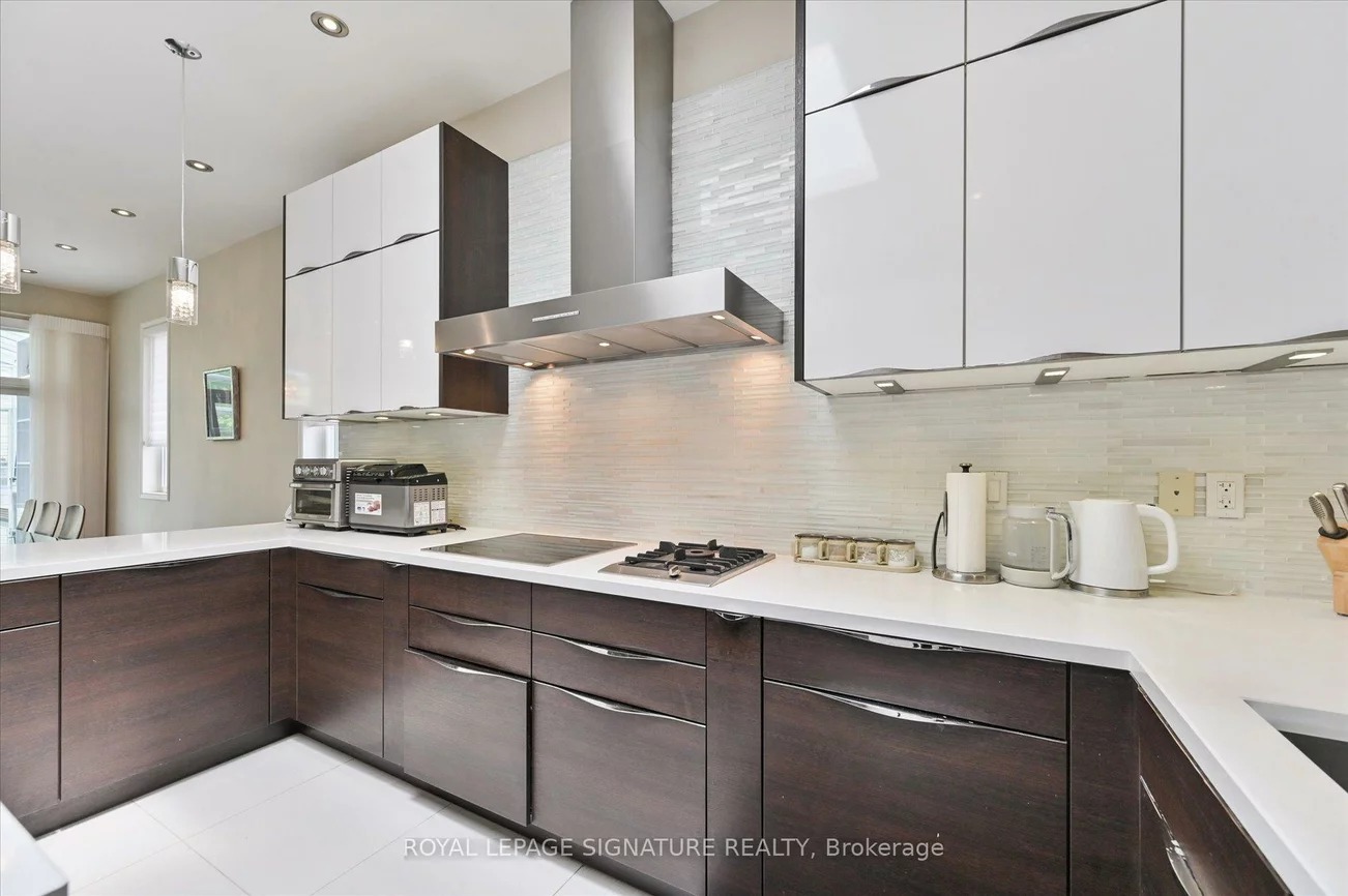 242, Olive, Willowdale East, Toronto