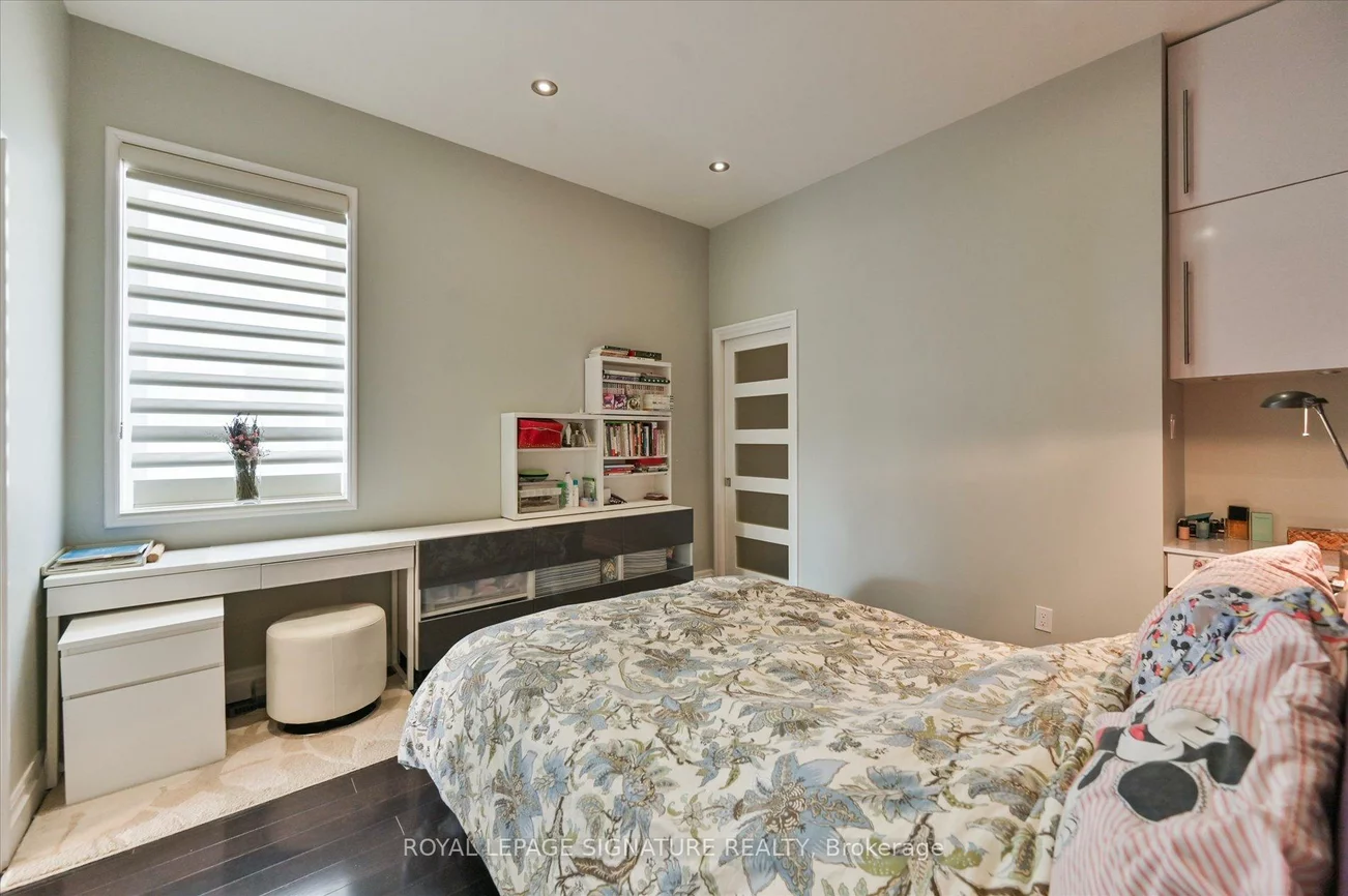 242, Olive, Willowdale East, Toronto