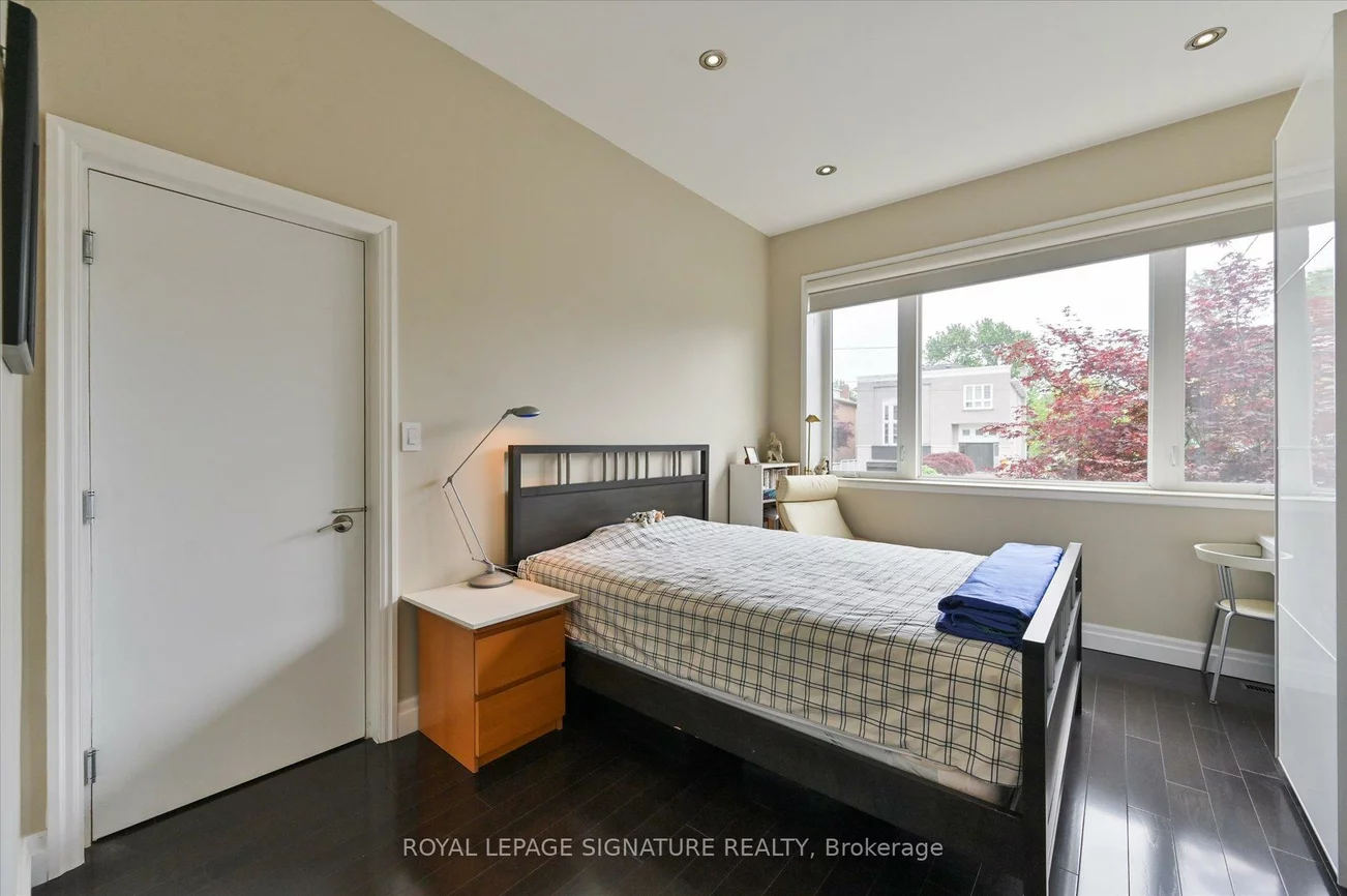 242, Olive, Willowdale East, Toronto