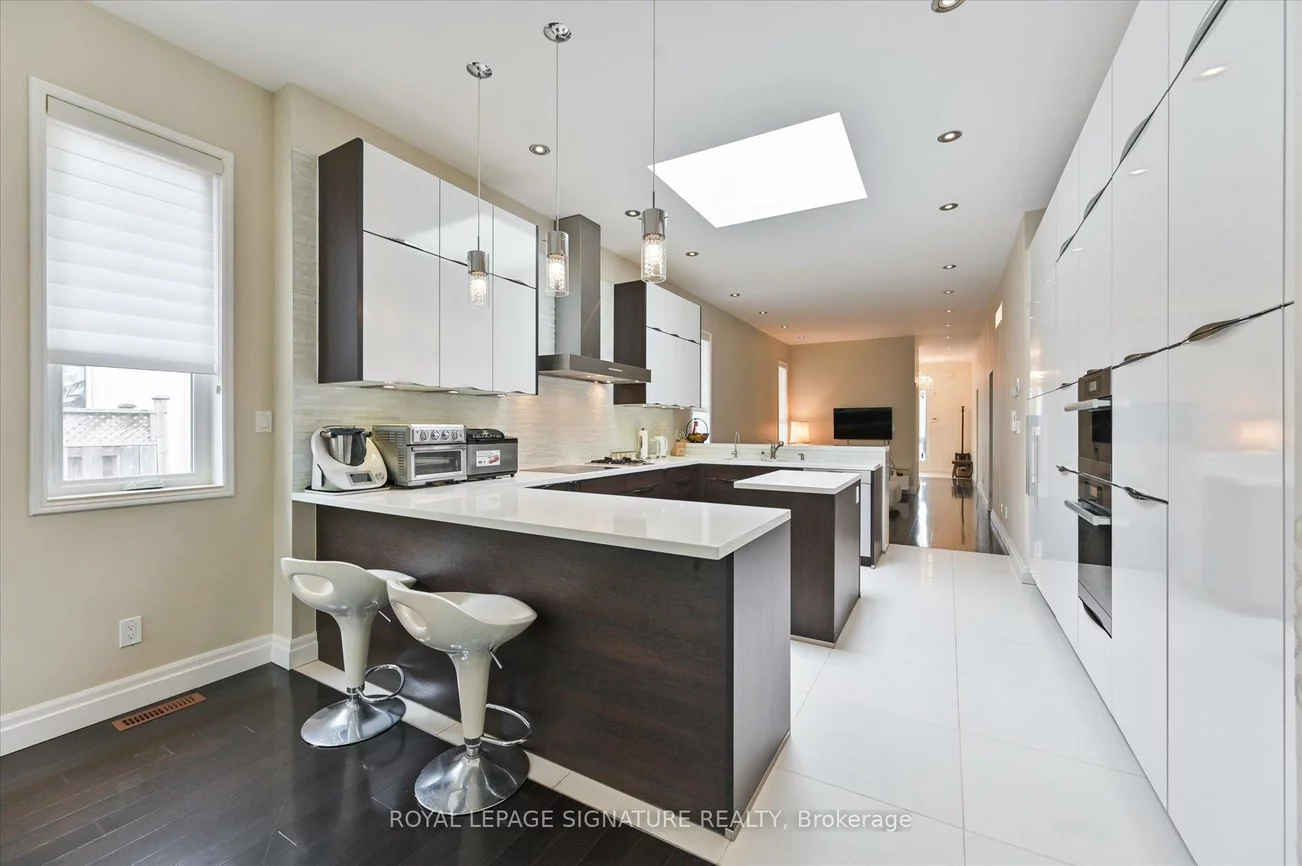 242, Olive, Willowdale East, Toronto