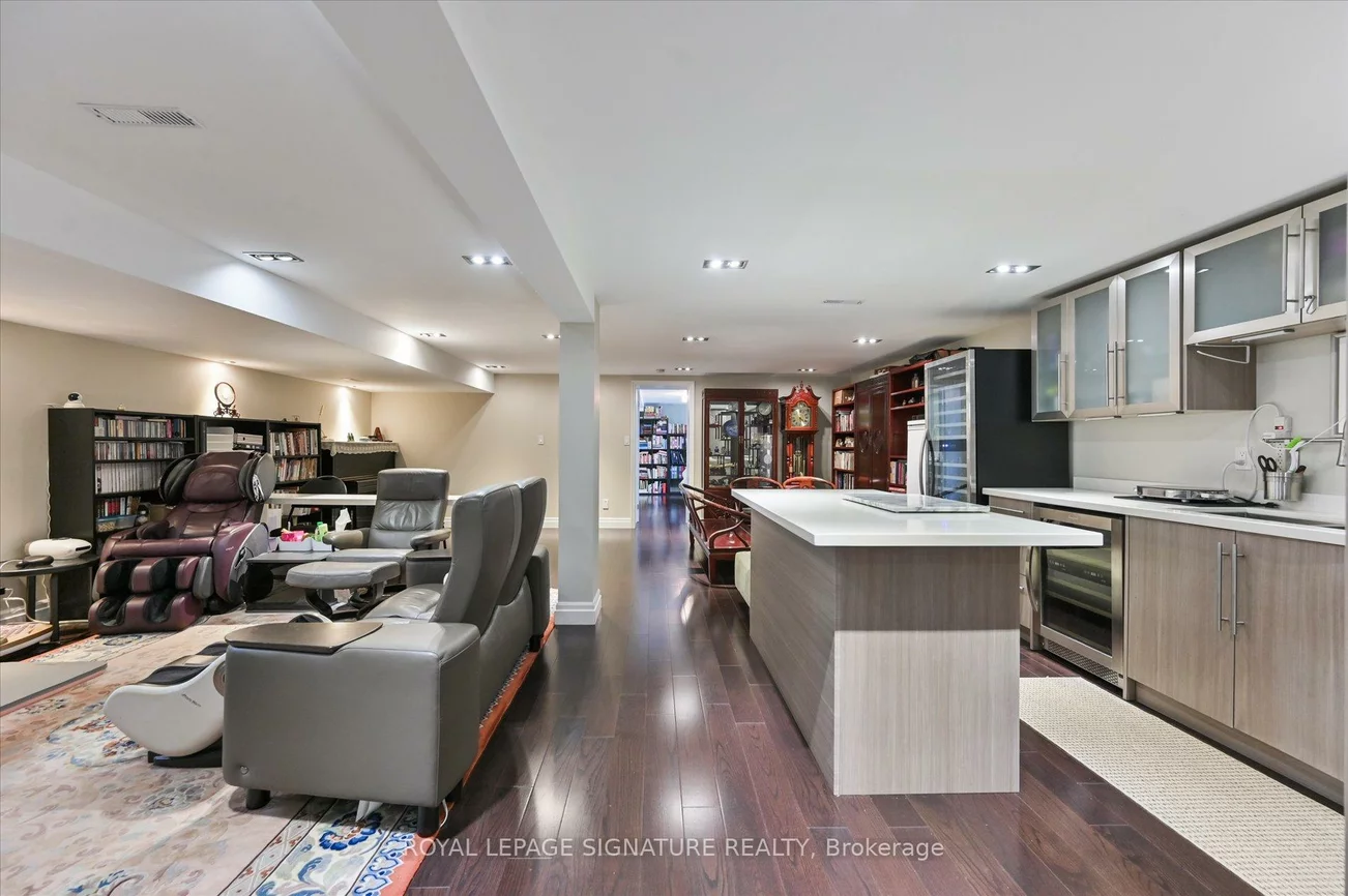242, Olive, Willowdale East, Toronto