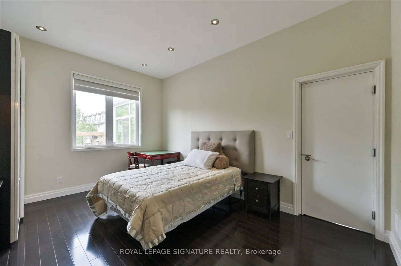 242, Olive, Willowdale East, Toronto