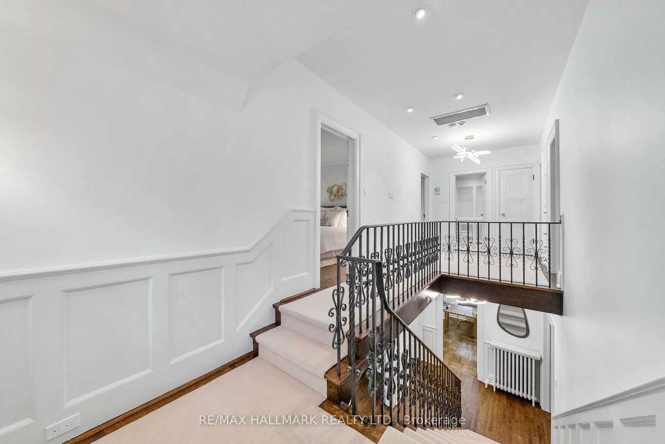 16, Elderwood, Forest Hill South, Toronto