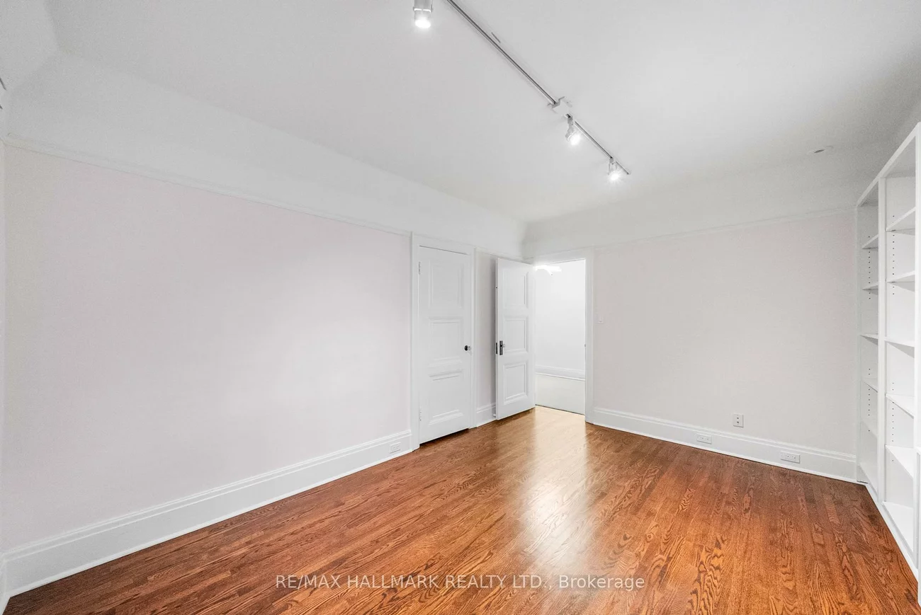 16, Elderwood, Forest Hill South, Toronto