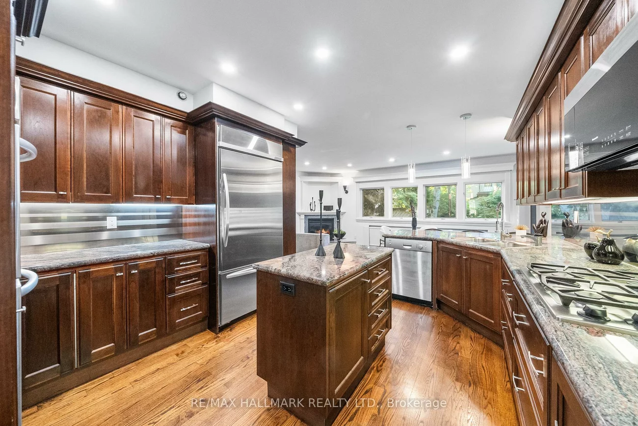 16, Elderwood, Forest Hill South, Toronto