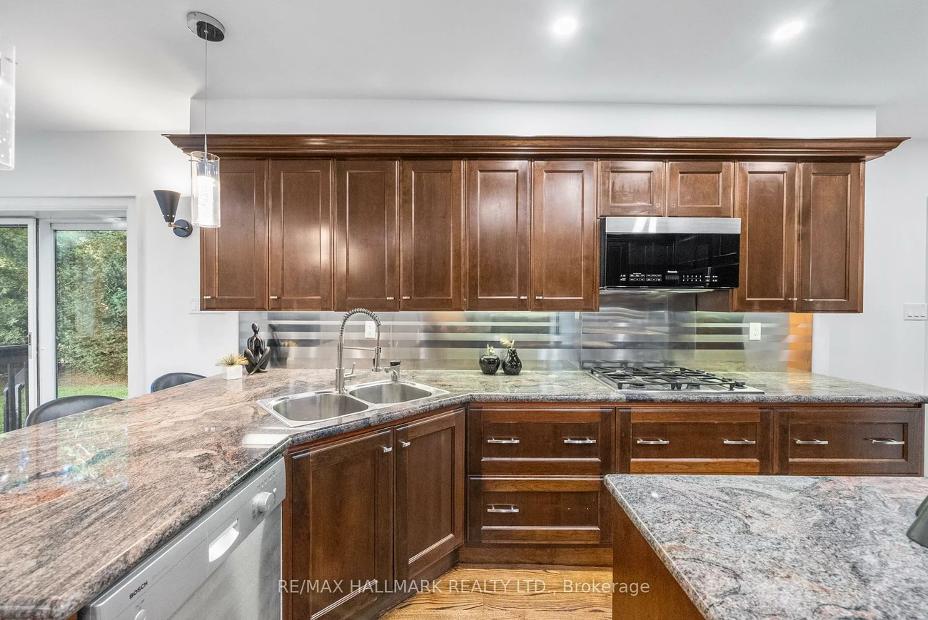 16, Elderwood, Forest Hill South, Toronto
