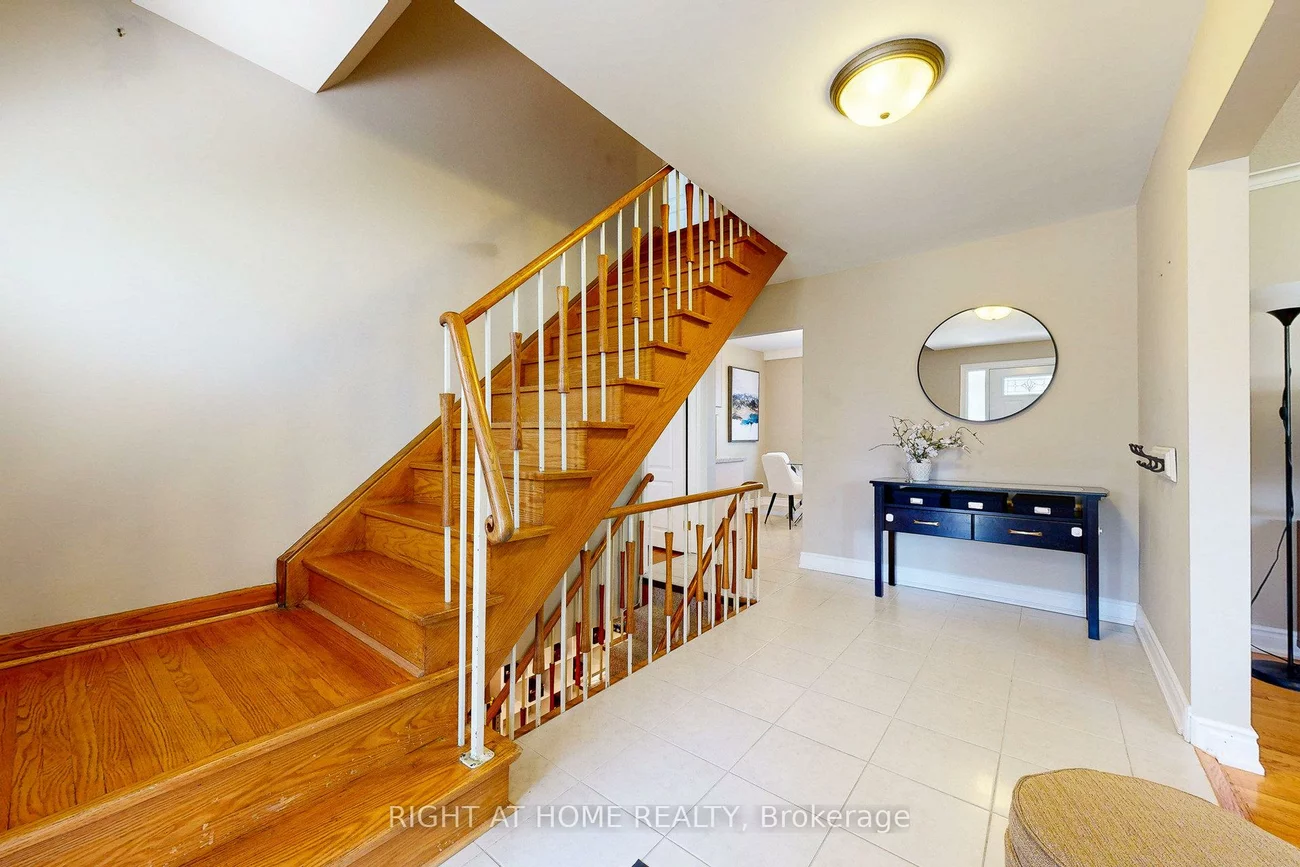 5, Robinter, Newtonbrook East, Toronto