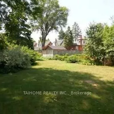 6, Vonda, Willowdale East, Toronto