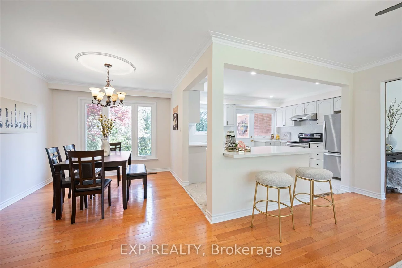 17, Ravenscroft, Bayview Village, Toronto