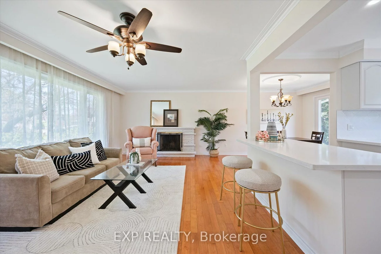 17, Ravenscroft, Bayview Village, Toronto