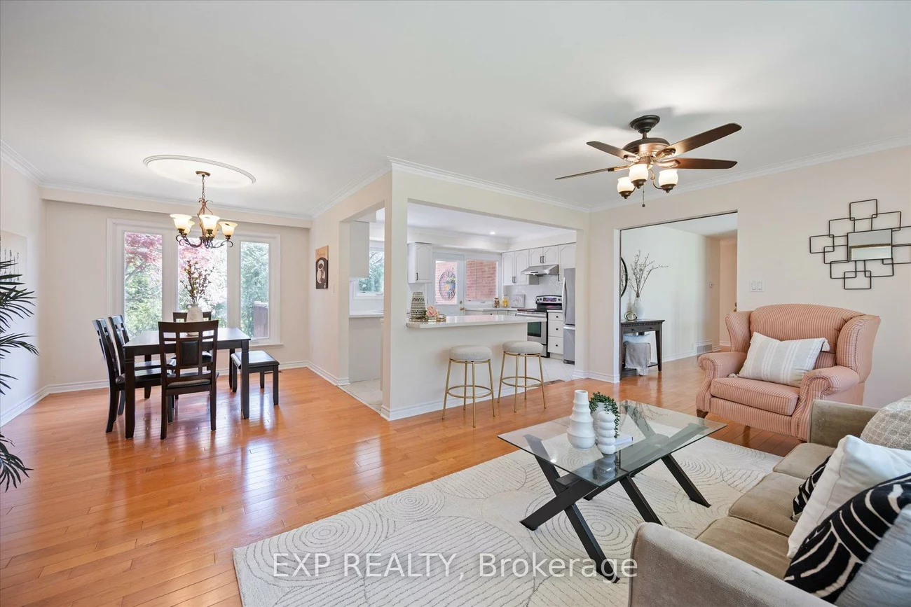 17, Ravenscroft, Bayview Village, Toronto