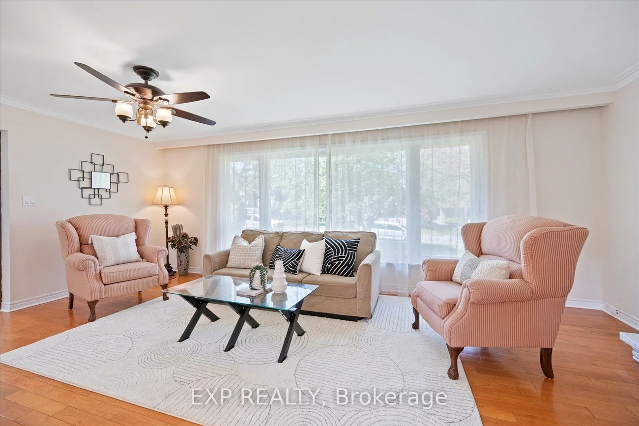 17, Ravenscroft, Bayview Village, Toronto