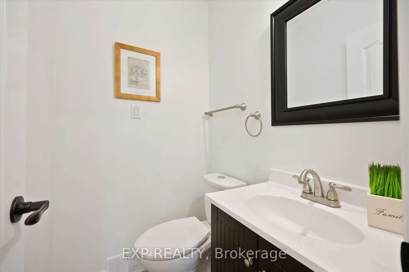 17, Ravenscroft, Bayview Village, Toronto