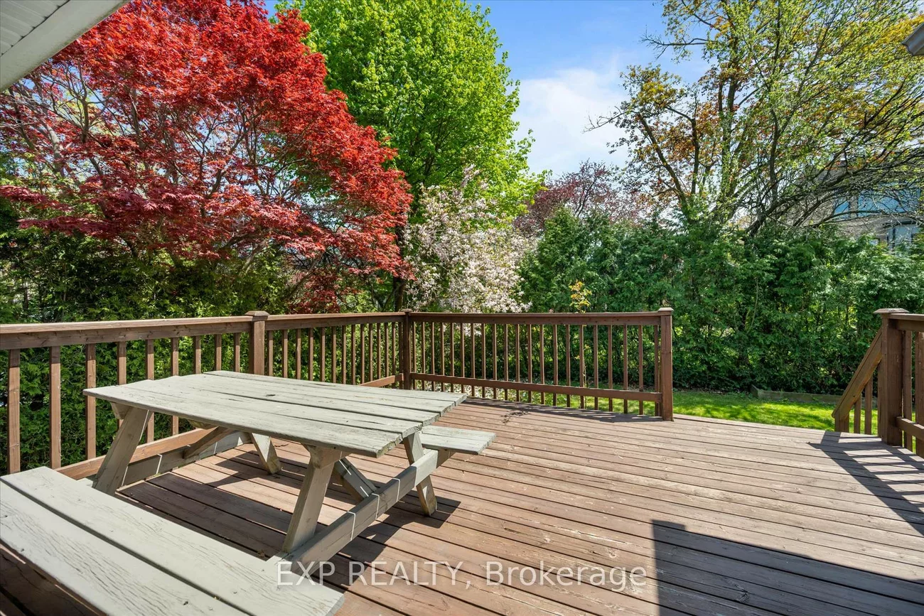 17, Ravenscroft, Bayview Village, Toronto
